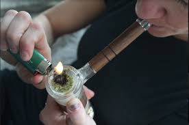 Push it in as far as possible to create a seal between the pen and the metal tip. How To Smoke A Marijuana Pipe Potguide Com