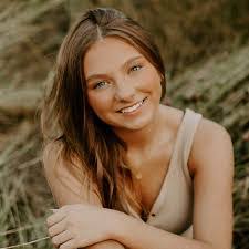 Holly Delaney's Instagram, Twitter & Facebook