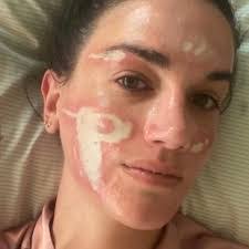 Erin Wolfson's Instagram, Twitter & Facebook