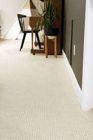 Tips For Choosing Wall To Wall Carpet In A Modern Family Setting Textured Carpet Choosing Carpet Living Room Carpet
