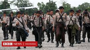 Gangguan keamanan di awal kemerdekaan, yang pertama kali muncul di jawa timur, ditandai dengan peristiwa di madiun 1948, gerakan ini bertujuan untuk …. Hampir 100 Warga Papua Meninggal Dunia Di Tangan Aparat Penyelesaian Berjalan Di Tempat Bbc News Indonesia