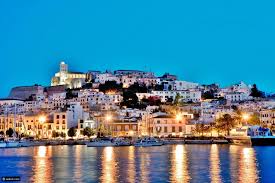 40 صورة تجعل كل إنسان في العالم يتمنى زيارة إسبانيا سائح Eivissa Ibiza Ibiza Spain Ibiza Town