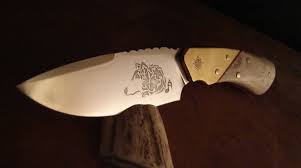 Couteau De Chasse A Depecer Braque Francais En Arret Devant Une Caille Des Bles U Couteau De Chasse Couteau Depecer