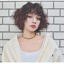 タイプ別ヘア12選 くるくるパーマ特集 コテでのやり方も伝授 arine アリネ パーマ ボブパーマ パーマヘアの女の子