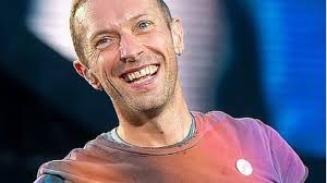 WATCH: Coldplay's Chris Martin goes incognito singing at a Vegas karaoke bar