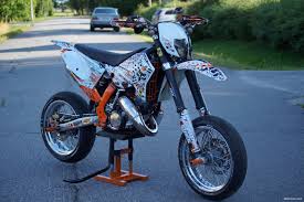 Stopping was achieved via single 260 mm disc,2 piston caliper in the front and a single 220 mm disc. Ktm 125 Exc 125 Cm 2009 Mustasaari Motorcycle Nettimoto