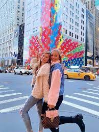Pinterest Piriesellars2 Cute Friend Pictures Best Friend Photos Friend Photoshoot