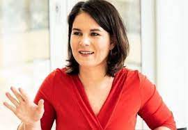 Auf einem sogenannten sharepic ist annalena baerbock zu sehen, die kanzlerkandidatin der grünen. Annalena Baerbock Biography Political Career Election Husband Net Worth