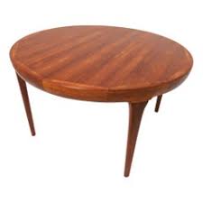 It's also an ideal addition to the family room or for use as an extra workspace. Round Dining Tables With Leaves 6 For Sale On 1stdibs