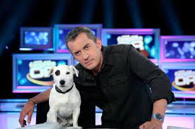 He started working as a radio host in the. Christophe Dechavanne Aux Commandes D Une Nouvelle Emission