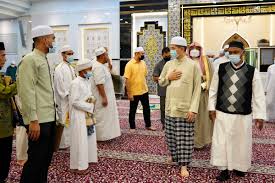 .cafe masjid shah alam, imam besar masjid shah alam, kursus pra perkahwinan di masjid shah masjid shah alam, history of masjid shah ali akbar multan, masjid shah alam selangor, imam unisel shah alam, unisel shah alam, kristal heights condominium section 7, shah alam for rent. Mohamed Azmin Ali On Twitter Alhamdulillah Dapat Menunaikan Solat Isya Tarawikh Bersama Anak Anak Kariah Masjid Kampung Nakhoda Gombak Terima Kasih Buat Nazir Jk Masjid Yang Memberi Kejutan Kepada