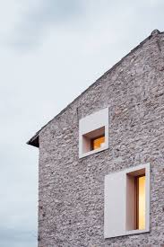 Hospitality, familiarity and above all cordiality are the characteristics that distinguish. Rural Home Near Verona By Studiowok Interior Design Design Visual Architettura Moderna Fienili Ristrutturati Architettura