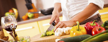Es posible experimentar tanto con un plato típico español como con propuestas. Cursos De Cocina Para Principiantes Soy Chef Escuela De Cocina En Madrid