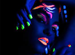 30 Colourful Photos Illuminated By Neon Ultraviolet Lights Neon Photoshoot Ultra Violet Black Light Makeup