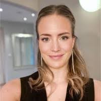 Lisa Grunwald's Instagram, Twitter & Facebook