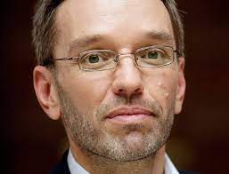 Herbert kickl, interior minister of austria (in german). Zwei Fpo Minister Mit Blau Gelbem Hintergrund Noe Orf At