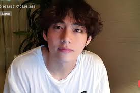 Everithing went perfect, im from barcelona, spain, so i had to take a two hours flight to go to paris, i woke up at 3 am because the flight departure was at 6:30 am, i arrived there (the hotel) at 11 am on the 18, after that, i went to eat breakfast/lunch and while i was eating i went to look around the concert area. Bts Noona ã…  ã…  Taehyung Live In Hd Screenshot Tamang Facebook