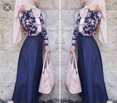 İkisi arasında doğuş itibari ile bir dostluk vardır. Lacivert Etek Kombinleri Lacivert Etek Uzerine Ne Giyilir Lacivert Tesettur Kombinler