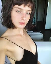 15 claves para lograr un look como el de Alice Pagani de la serie Baby