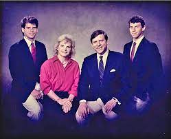 Potus to direct state to engage in foreign policy, not 'go it alone' | hallie jackson. Menendez Murders The Shocking Untold Story Of The Menendez Family And The Killings That Stunned The Nation Amazon De Rand Robert Fremdsprachige Bucher