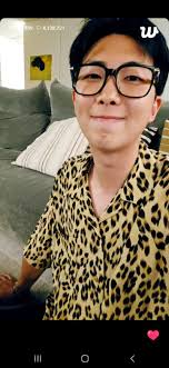 Just how should I express it,how!!! I may not understand every single word  he was saying but yeah I knew what he meant🍂 Just seeing him talking  nonstop was enough to make