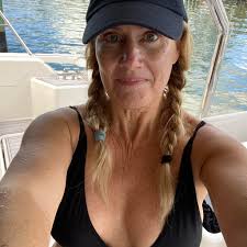 Are there fuses in Lippert hydraulic jacks controls?