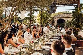 If there's one thing italians know well, it's that no social gathering of family & friends is complete without plenty to eat and drink. Family Style Dinner The New Banquet Concept Catering En Castelldefels Para Toda La Provincia De Barcelona