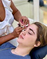 Maura Lima Sobrancelhas