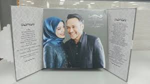 Sejurus berita pemergian adib menjadi 'headline' dan 'kisah utama' di negara ini malam tadi, 2 gambar kad jemputan perkahwinan yang dikatakan milik anggota bomba itu dan pasangannya viral di media sosial. Kiz Wedding Koleksi Kad Kahwin Artis Yang Paling Glamour