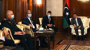 Milli savunma bakanı hulusi akar, hafter güçlerinin tükiye'ye yönelik sözlerine hasmane tutum ve libya'da trablus'a gerçekleştirdikleri saldırıda başkentin güneyindeki giryan kentinin kontrolünü. Milli Savunma Bakani Akar Libya Basbakani Dibeybe Ile Gorustu