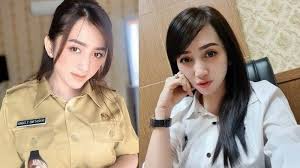 Maybe you would like to learn more about one of these? Tak Cuma Cantik Kades Angely Emitasari Mantan Pedangdut Dicintai Rakyatnya Warta Kota