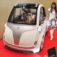 超小型モビリティメーカーである株式会社style dは 東京モーターショー2015 に 新しい超小型モビリティ と銘打たれた二人乗り電気自動車 piana ピアーナ のプロトタイプモデルを出展しました マグネシウム電池による動力 開閉するフロントドアなどの特徴