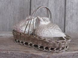 Metal Bird Salt And Pepper Shakers This Is Very Nice Vintage Salt Pepper Shakers Silver Color Metal Birds In A Basket Great Kitchen Decor Dinning Table Decor Manufacturer Not La Metal Birds