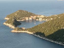 La casa è disposta su due piani, di 76 mq. Vendita Isola D Elba Croazia Isola Di Lastovo Cv 88