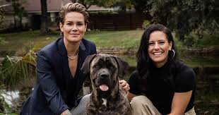 Ali and ashlyn also showed off their adorable handshake whenever they both got a question right. Zwei Weltmeisterinnen Verloben Sich Queer De