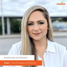 Traci Weiss's Instagram, Twitter & Facebook