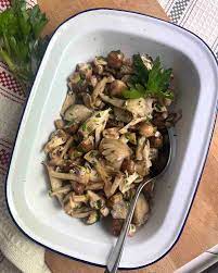 It's so good, you'll want to make it every single day of the week! Raw Mushroom Salad With Garlic And Parsley Chez Le Reve Francais