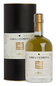 Per prima cosa ho lavato tutte le foglie di'erba luisa appena raccolte, quindi le ho fatte asciugare su dei fogli di carta da cucina. Liquore Erba Cedrina Astucciato Liguria Italia Lunae Negoziodelvino It
