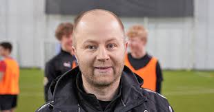 Kurt Henry tar laget med hjem til Frøya