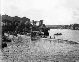 Laid down on 17 march 1941 as 'werk' 650 and launched on 5 december, she was commissioned on 24 january 1942 under the command of kapitänleutnant richard becker. Nemeckie Podlodki U 218 U 226 U 227 I Zamaskirovannyj Krejser Princ Ojgen U Verfi Kruppa V Kile Foto Voennyj Albom 1 German Submarines Submarines Boat