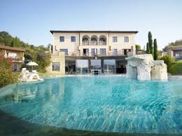 Distanza da piazza delle sorgenti di bagno vignoni = 0.01 km distanza da terme di bagno vignoni = 0.06 km distanza da horti leonini = 3.53 km distanza da cappella di vitaleta. Bildergalerie Adler Spa Resort Thermae