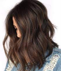 Lasciandosi ispirare sempre da tinte che hanno a che vedere con il palato, prima ancora che con la testa, impossibile . Balayage Capelli Castani 2020 Cos E Come Si Fa E Le Foto Piu Belle