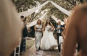 Chasing cars is an alternative rock music performed by snow patrol. 135 Bride Entrance Songs Wedding Songs Hitched Co Uk
