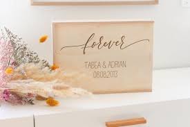 Personalisierte Erinnerungskiste Forever Zur Hochzeit Holzkiste Mit Namen Personalisiertes Geschenk Hochzeit Erinnerungsbox Fur Paare In 2020 Memory Box Personalized Wedding Gifts Customized Gifts