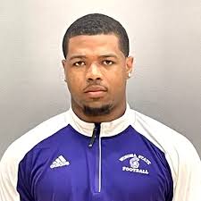 Devon Moore's Instagram, Twitter & Facebook