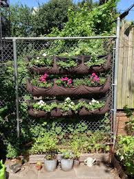 We all love the idea of updating our yards from time to time (but without going broke. Smart Idea Chain Link Fence Landscaping Ideas