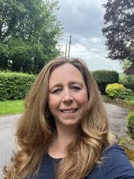 Lora Townsend's Instagram, Twitter & Facebook