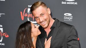 Am starstrand in thailand kämpfen deutschlands promis in herausfordernden. Kampf Der Realitystars Rtl 2 Freund Verlasst Schwangere Eva Benetatou Stars