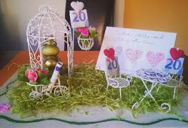 Diy Geldgeschenk Zum Geburtstag Oder Zur Hochzeit Bastelt Einen Sussen Garten Aus Deko Accessoire Geldgeschenke Geburtstag Geschenke Selbstgebastelte Geschenke
