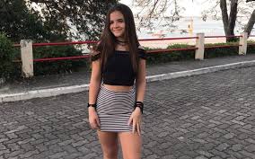 Mel maia conta como lida com comentários negativos mel, que estreou na tv com 7 anos em avenida brasil, costuma ler e ouvir opiniões a respeito do seu crescimento. Ex Atriz Mirim Mel Maia Rebate Criticas Nao Entendem Que Estou Crescendo Portal Overtube